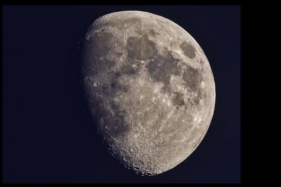 Mond blaue Stunde 900mm APS-C