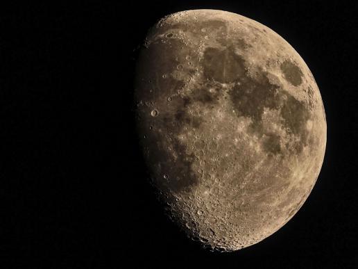 Mond 900mm APS-C